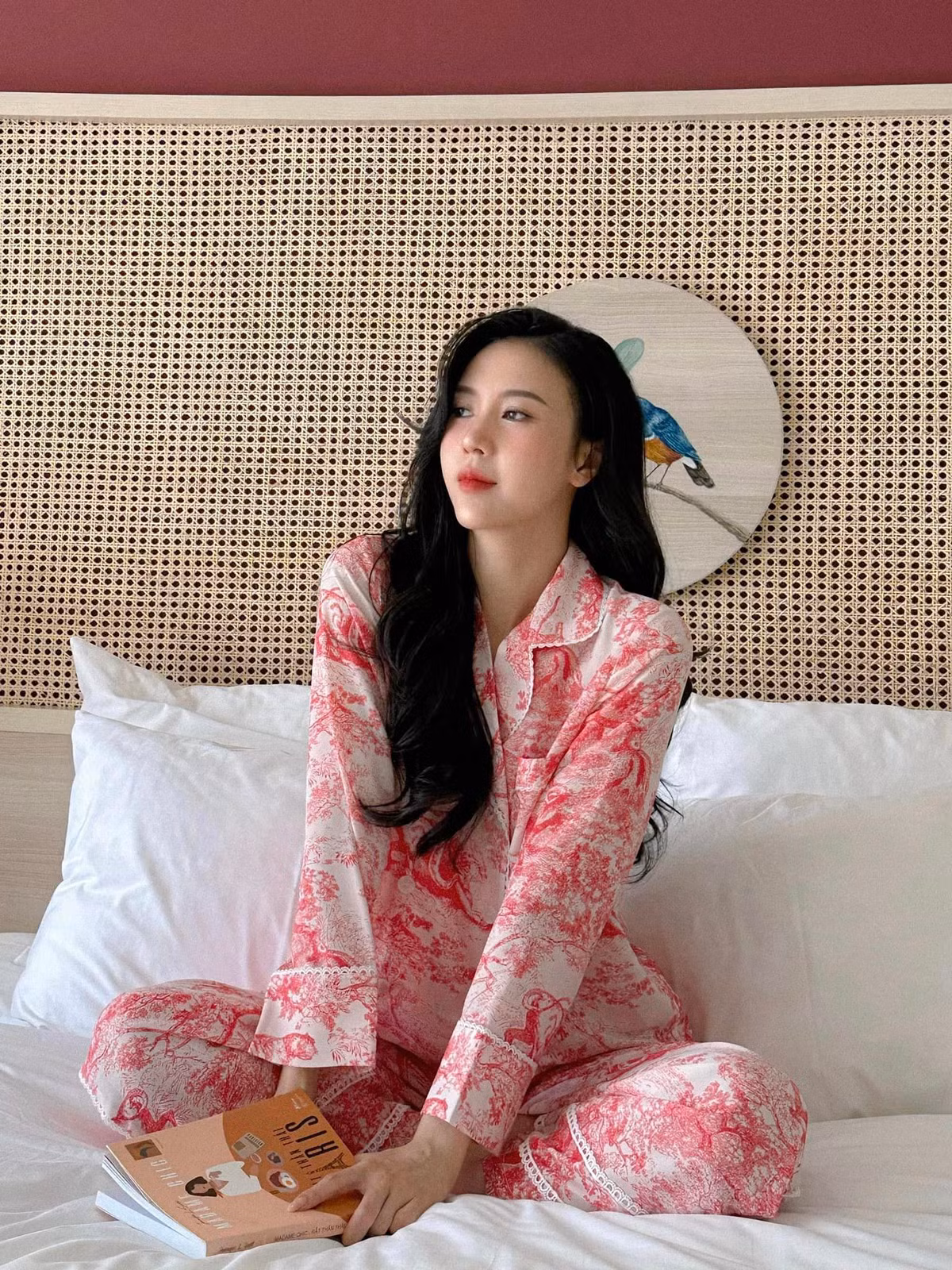 Trong thai kỳ lẫn khi đã trở thành mẹ bỉm sữa, Vũ Ngọc Châm vẫn luôn chăm chút cho bản thân, mỗi lần xuất hiện đều trang điểm chỉn chu, gu thời trang sang chảnh.