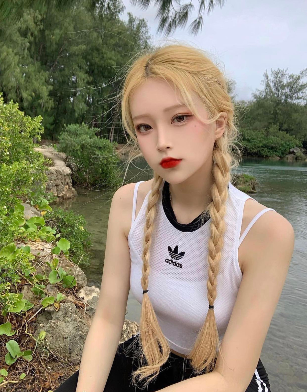 Gini theo đuổi phong cách thiếu nữ "bánh bèo" nên hiếm khi fans có dịp được ngắm cô trong những bộ trang phục gợi cảm.