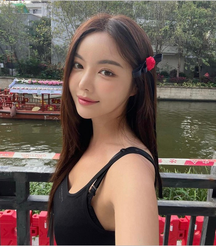 Có lẽ vì thế, những shoot hình nội y của cô không hề bị phản cảm mà đầy ngọt ngào, cuốn hút.