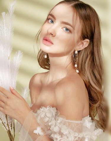 Hot girl Đông Âu nhận được sự chú ý từ cư dân mạng nhiều nước như Trung Quốc, Nhật Bản và Việt Nam.