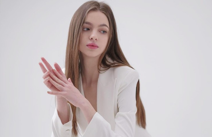 Cô có chiều cao 1,71 m và số đo 3 vòng lần lượt 79 - 57 - 88.