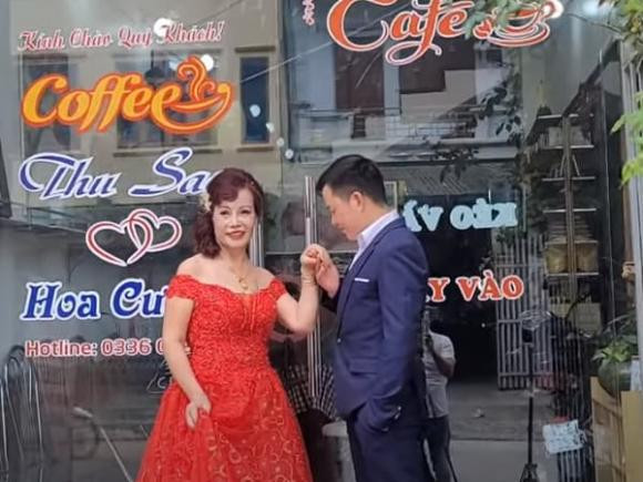 Dù ở tuổi 67, cô vẫn có làn da trắng sáng, ít nếp nhăn, mũi cao thẳng tắp. Hình ảnh trên đã khiến không ít người bất ngờ, thậm chí ngợi khen rằng: "Lấy chồng đúng người, trẻ ra chục tuổi".