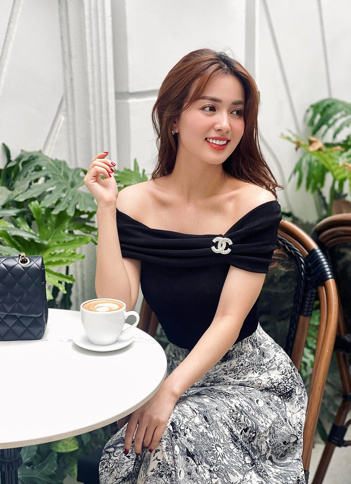 Sinh ra và lớn lên ở Thái Nguyên, Hồ Phương Liên (sinh năm 1995) từ lâu đã nổi tiếng với biệt danh "hot girl trường Y" hay " hoa khôi Thái Nguyên".