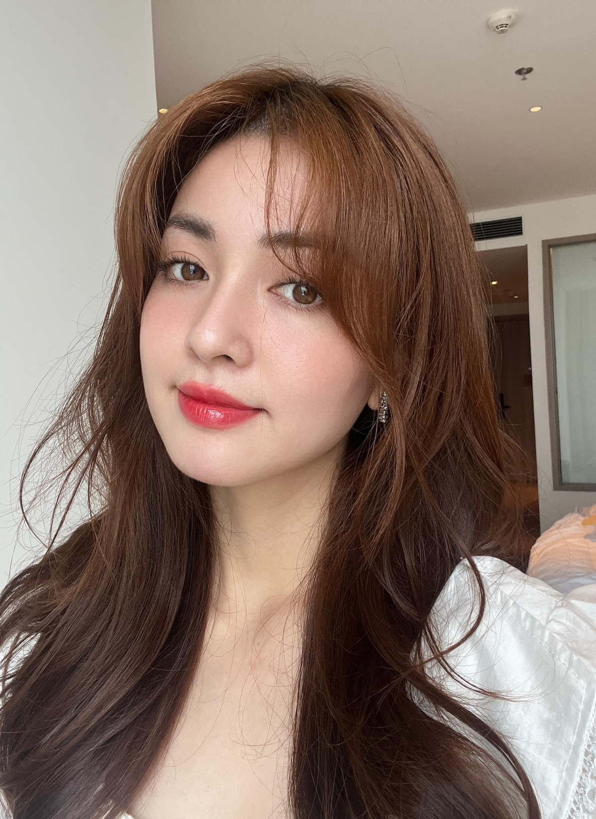 Hồ Liên còn được so sánh với ca sĩ Nancy (nhóm nhạc Hàn Quốc Momoland) vì có nhiều điểm hao hao với nữ idol Kpop này.