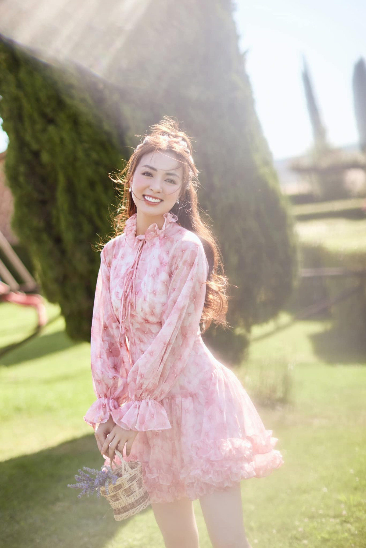 Cô nàng từng là sinh viên lớp Dược của ngôi trường này. Khi giành danh hiệu hoa khôi, Hồ Liên vừa tròn 23 tuổi.