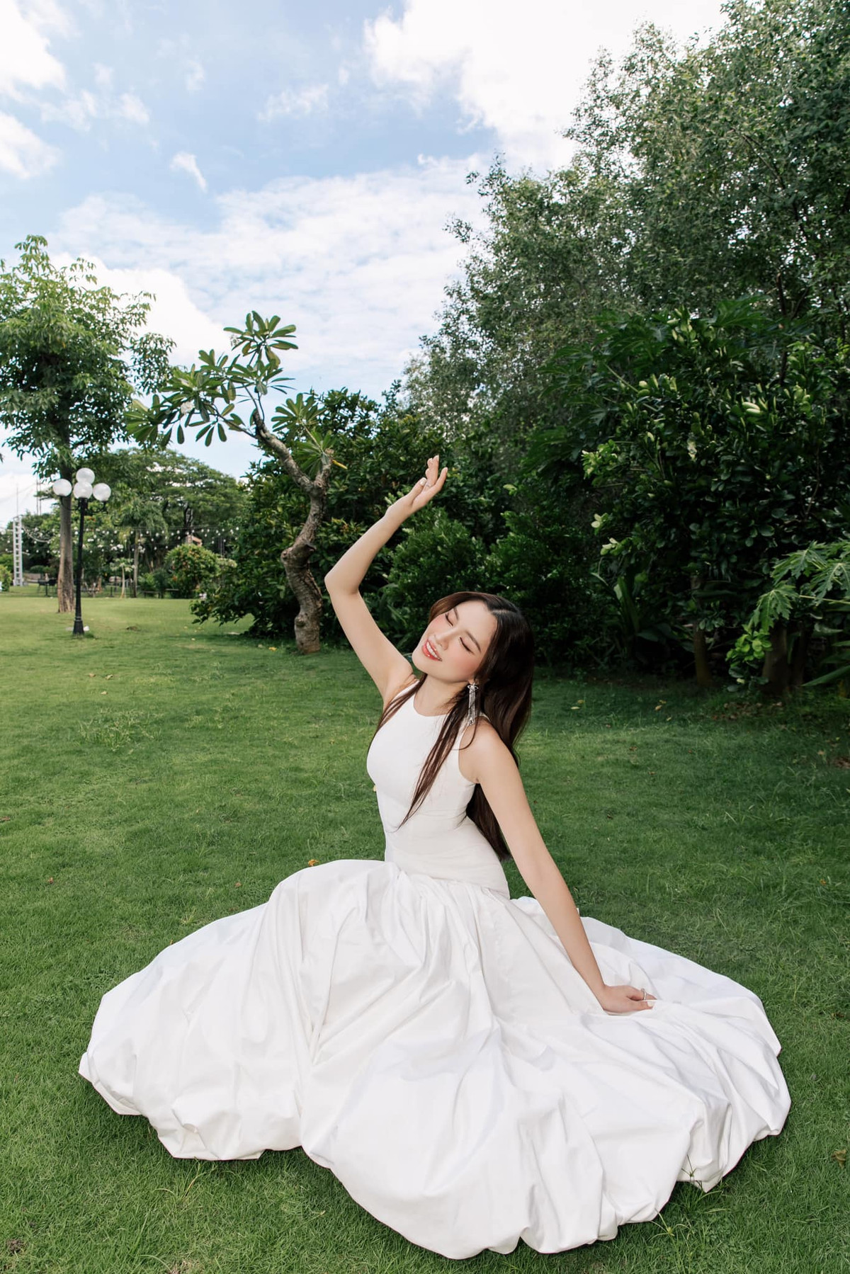 Thanh Thanh Huyền tên đầy đủ là Đặng Dương Thanh Thanh Huyền, sinh năm 1996, quê tại Khánh Hòa.