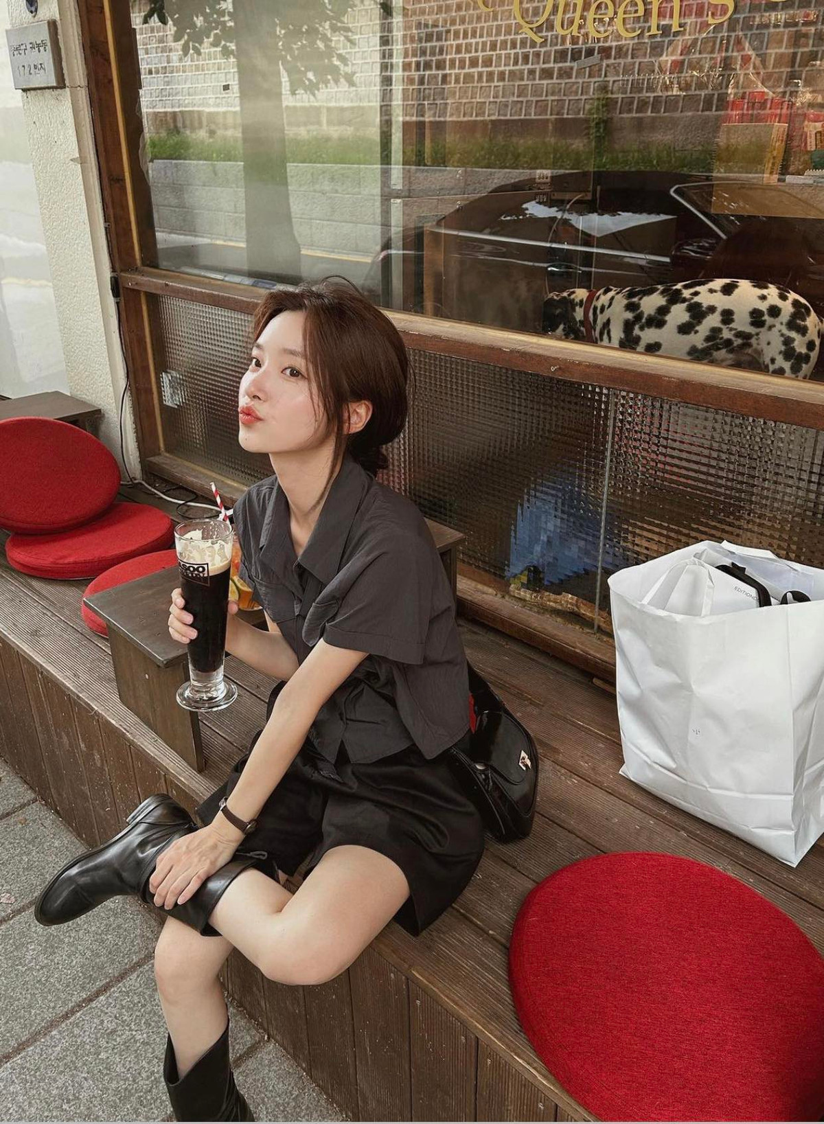 Kim Na Hee còn xây dựng được phong cách thời trang riêng biệt.