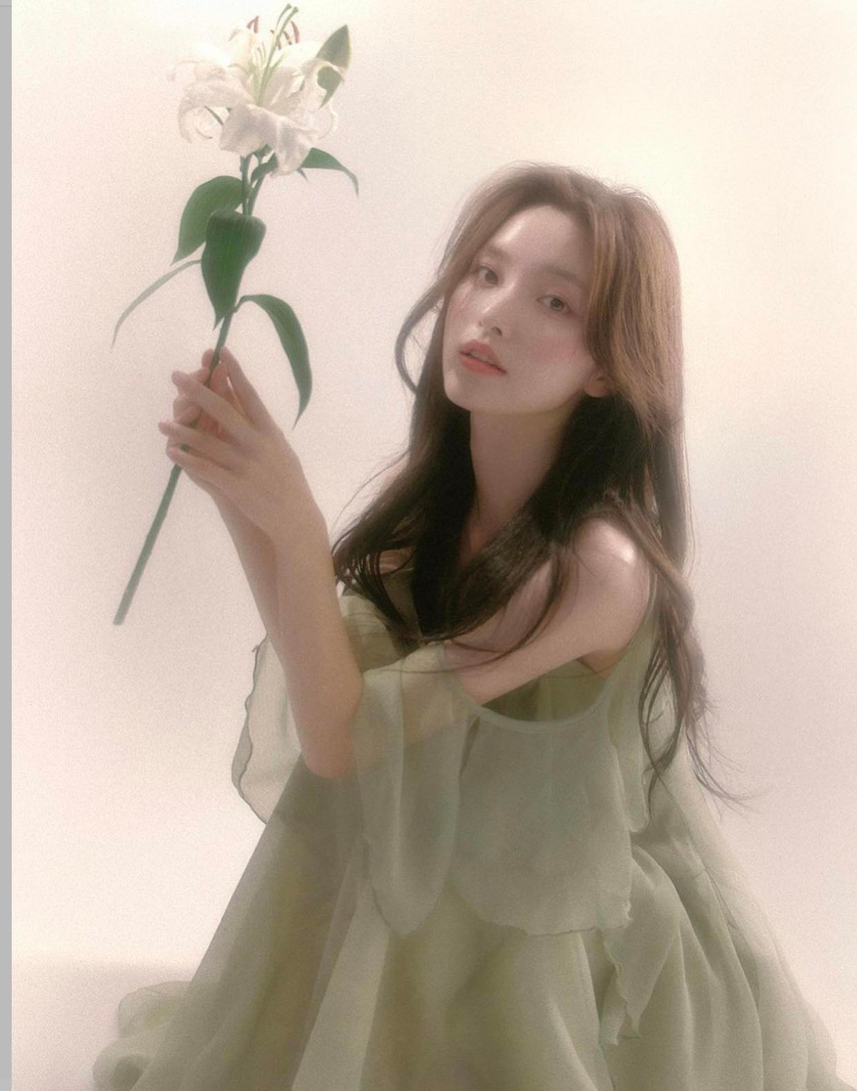 Kim Na Hee là hot girl hàng đầu Hàn Quốc. Cô là một trong những ulzzang (người nổi tiếng trên mạng xã hội nhờ ngoại hình) được quan tâm.