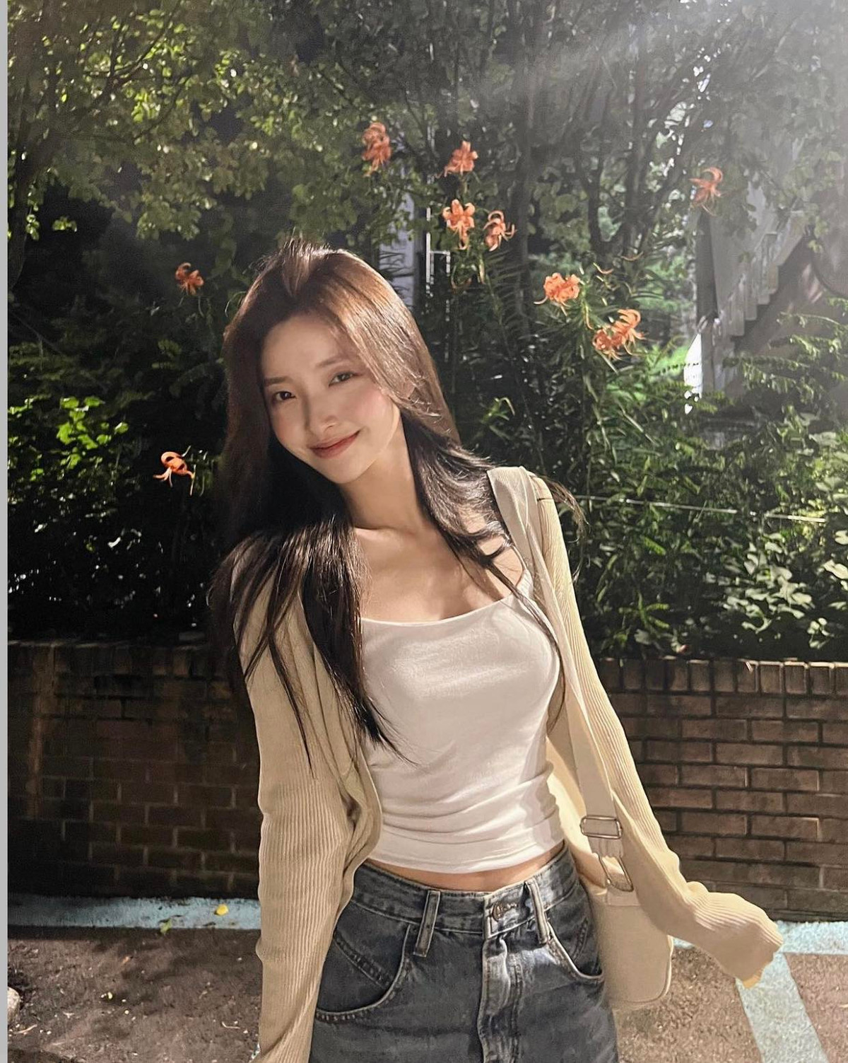 Hình tượng cô gái ngọt ngào của Kim Na Hee được thể hiện qua những bộ trang phục nhẹ nhàng.