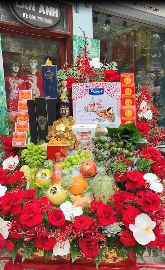 Theo cư dân mạng chia sẻ, gia đình chú rể không chỉ có điều kiện mà còn rất trân trọng người con dâu và gia đình thông gia nên mới chuẩn bị chu đáo như vậy.