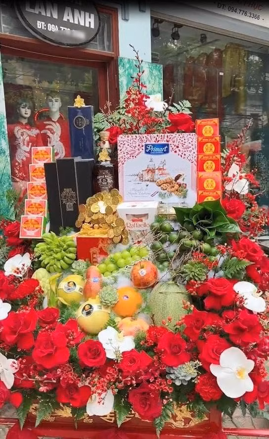 Theo cư dân mạng chia sẻ, gia đình chú rể không chỉ có điều kiện mà còn rất trân trọng người con dâu và gia đình thông gia nên mới chuẩn bị chu đáo như vậy.