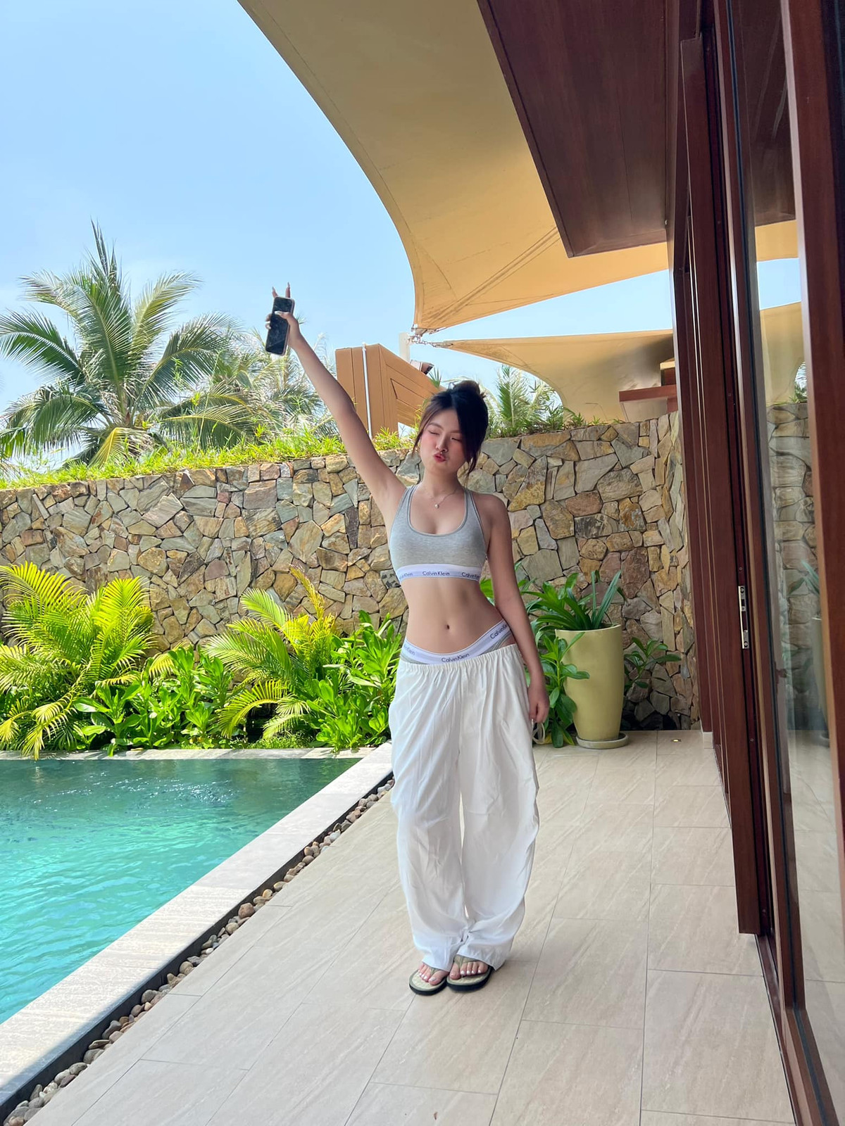 Người ta luôn thấy được một Thuỵ Hân mới mẻ và nhiều sức sống.