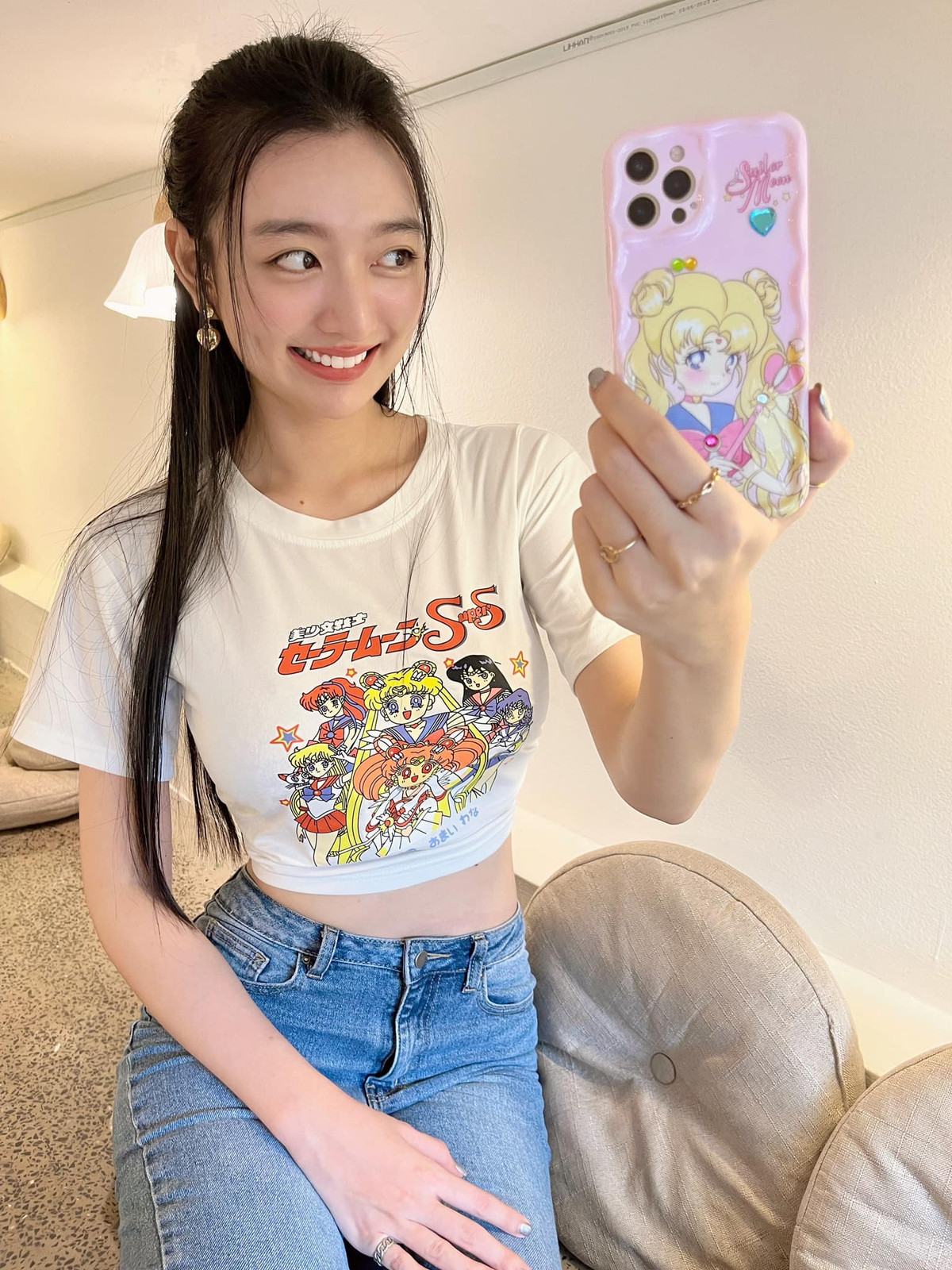 Mỹ nhân lai mới đây có màn xuống phố Sài Gòn với combo thời trang tôn dáng.