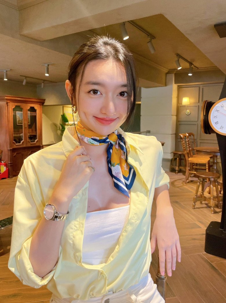 Với chiều cao 1m74, cùng vẻ đẹp quyến rũ, cô là cái tên đắt giá trên các sàn diễn thời trang.