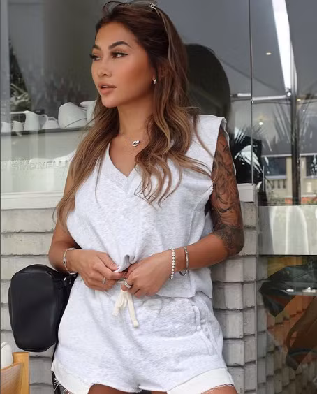 Được biết, hot girl Sài thành năm nay 26 tuổi, công việc chính của cô nàng là Marketing cho một công ty đầu tư, đảm nhận nhiệm vụ trưởng nhóm sáng tạo nội dung.