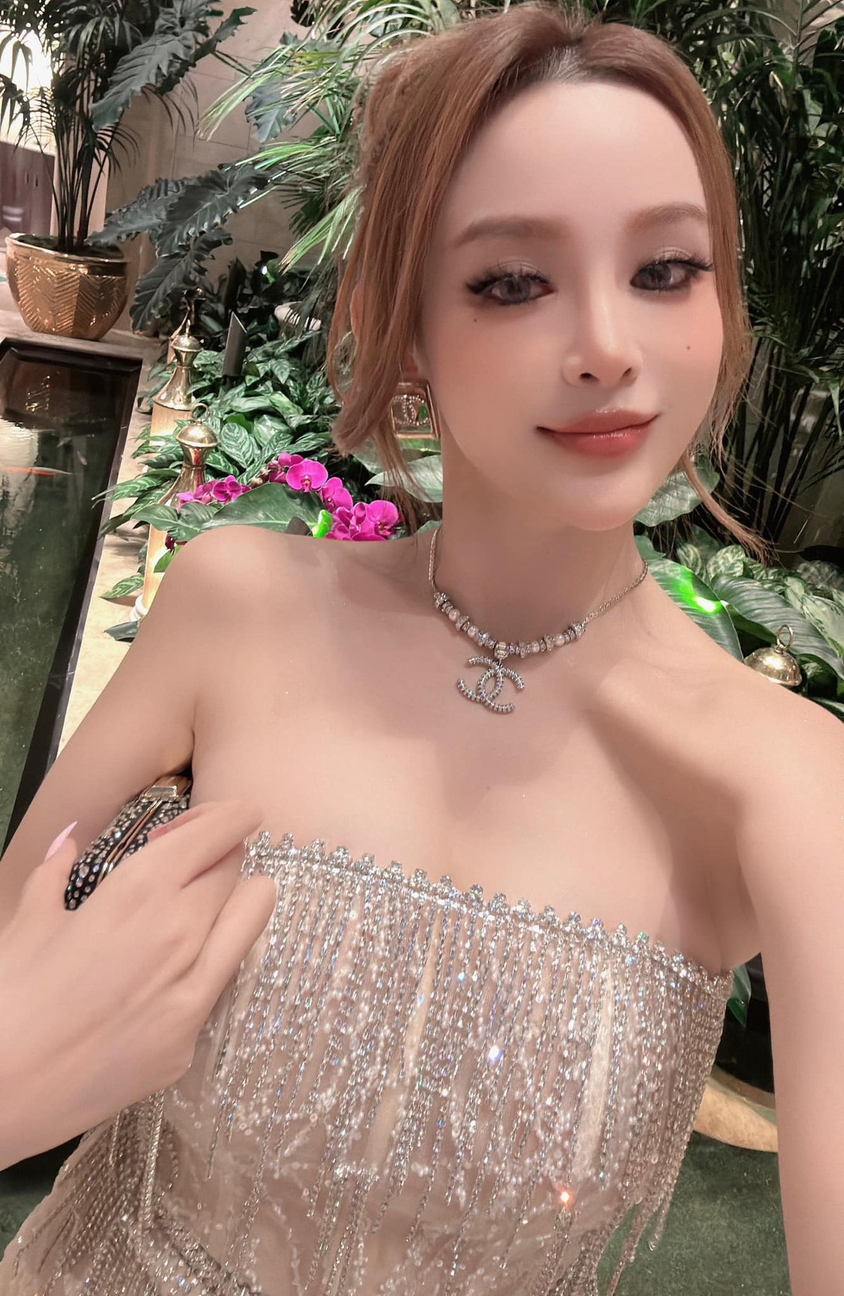 Nếu như 4 “chị đẹp” đầu tiên là những gương mặt quen thuộc trong các chương trình giải trí và hoạt động nghệ thuật năng nổ, Huyền Baby chính là gương mặt gây bất ngờ lớn khi tham gia chương trình.