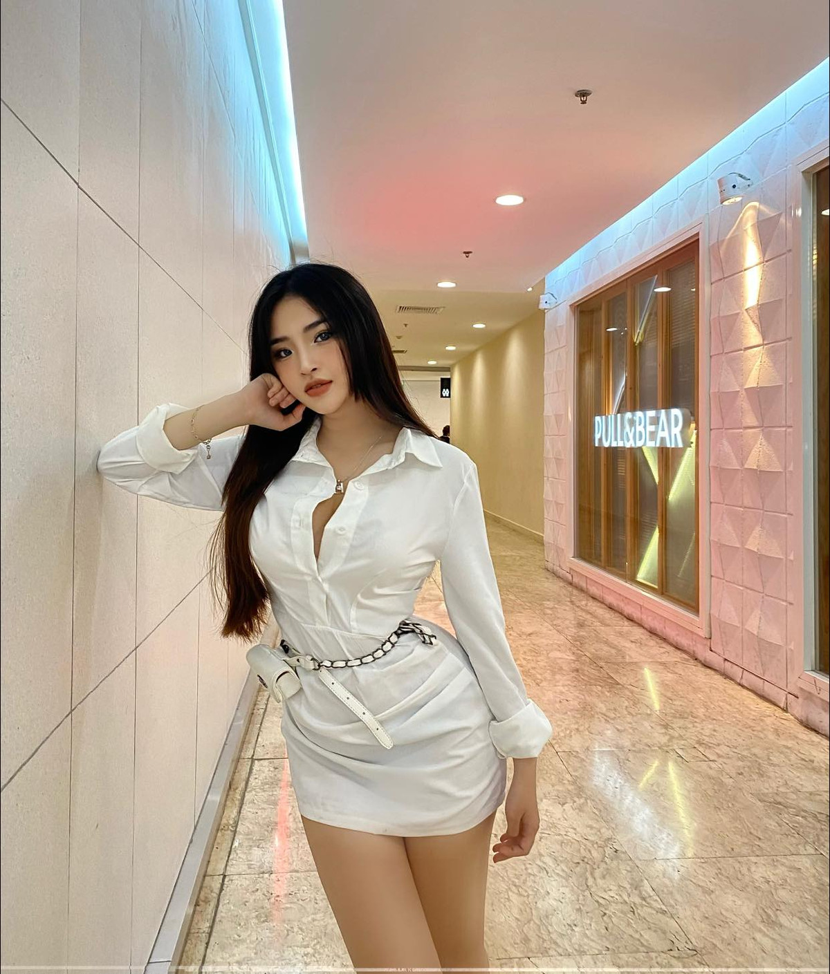 Không chỉ thế, những hình ảnh của hot girl Bảo Trân cũng được các trang tin Trung Quốc như Sohu, Chinatimes,... đăng tải thông tin với lời khen cho ngoại hình khả ái, gương mặt xinh đẹp.
