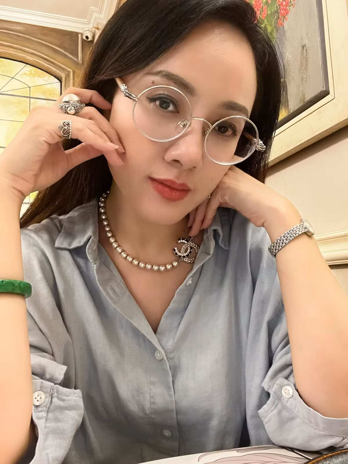 Bên dưới bình luận, đông đảo người hâm mộ, bạn bè cho rằng cô là "người đẹp không tuổi".