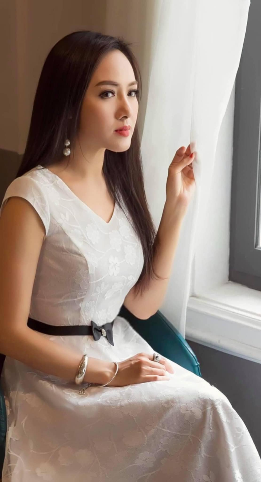 Thậm chí có cư dân mạng cho rằng cô còn đẹp hơn cả hồi dẫn Thời sự 19h trên sóng đài Quốc gia.