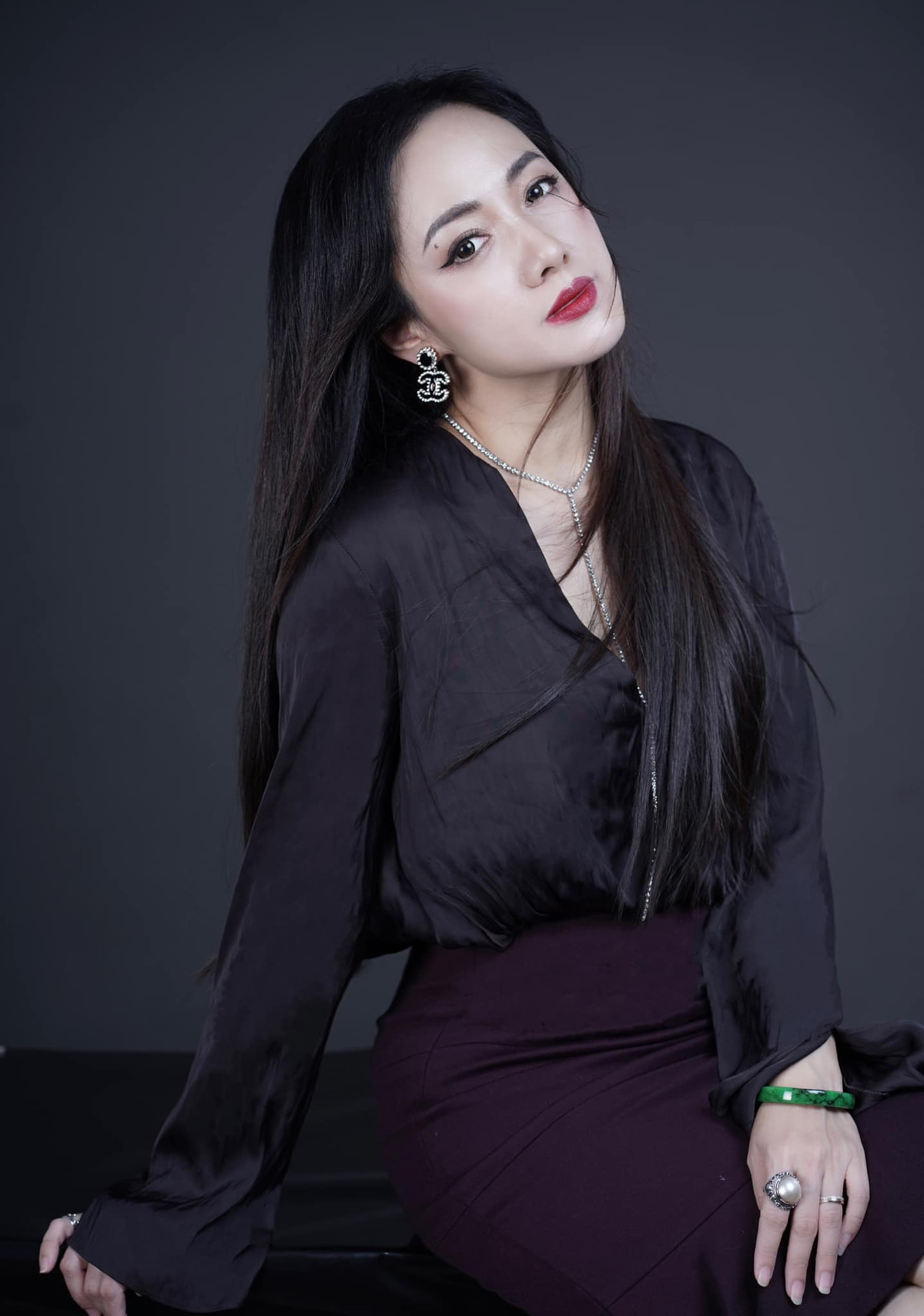 Không cần ăn mặc quá cầu kỳ, không cần trang điểm lộng lẫy BTV Hoài Anh vẫn đủ sức toát lên thần thái sang trọng của mình.