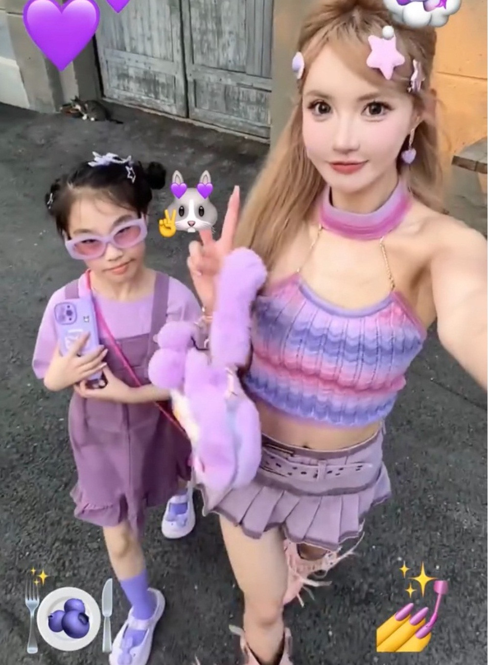 Ngắm nhìn những hình ảnh khác trên trang cá nhân của bà mẹ 2 con, nhiều người còn xuýt xoa hơn vì phong cách ngày thường của cô.