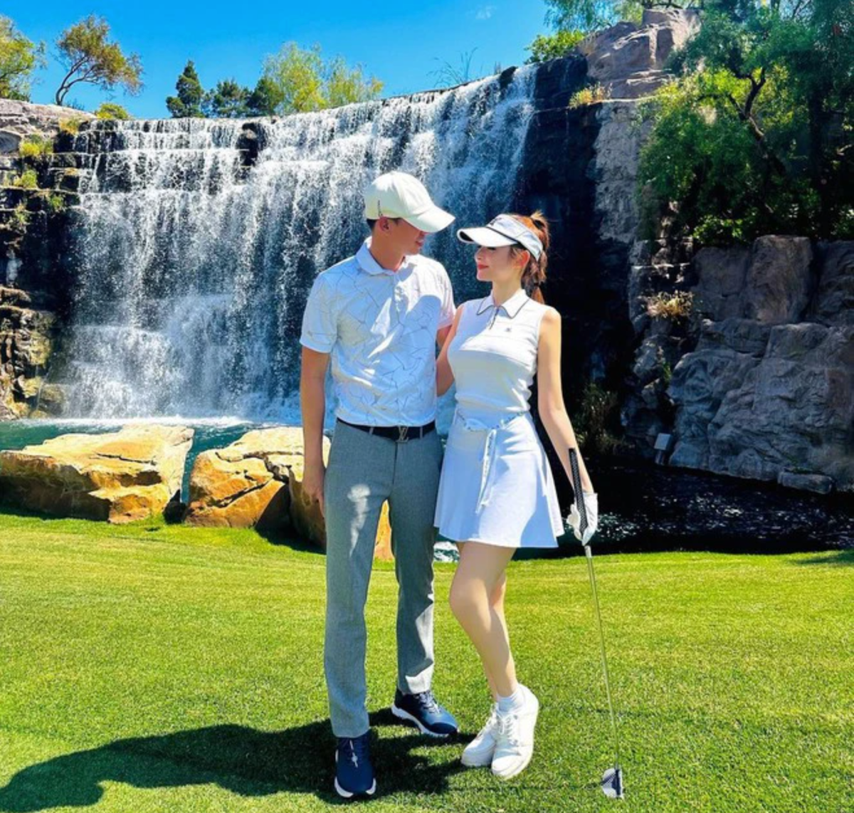 Bên cạnh nhan sắc, cuộc sống hôn nhân viên mãn của Huyền Baby với chồng đại gia cũng là điều khiến cư dân mạng ghen tỵ.