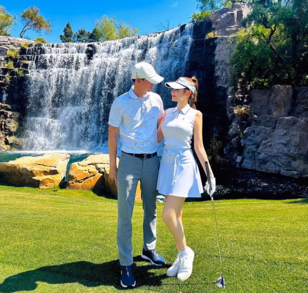 Bên cạnh nhan sắc, cuộc sống hôn nhân viên mãn của Huyền Baby với chồng đại gia cũng là điều khiến cư dân mạng ghen tỵ.