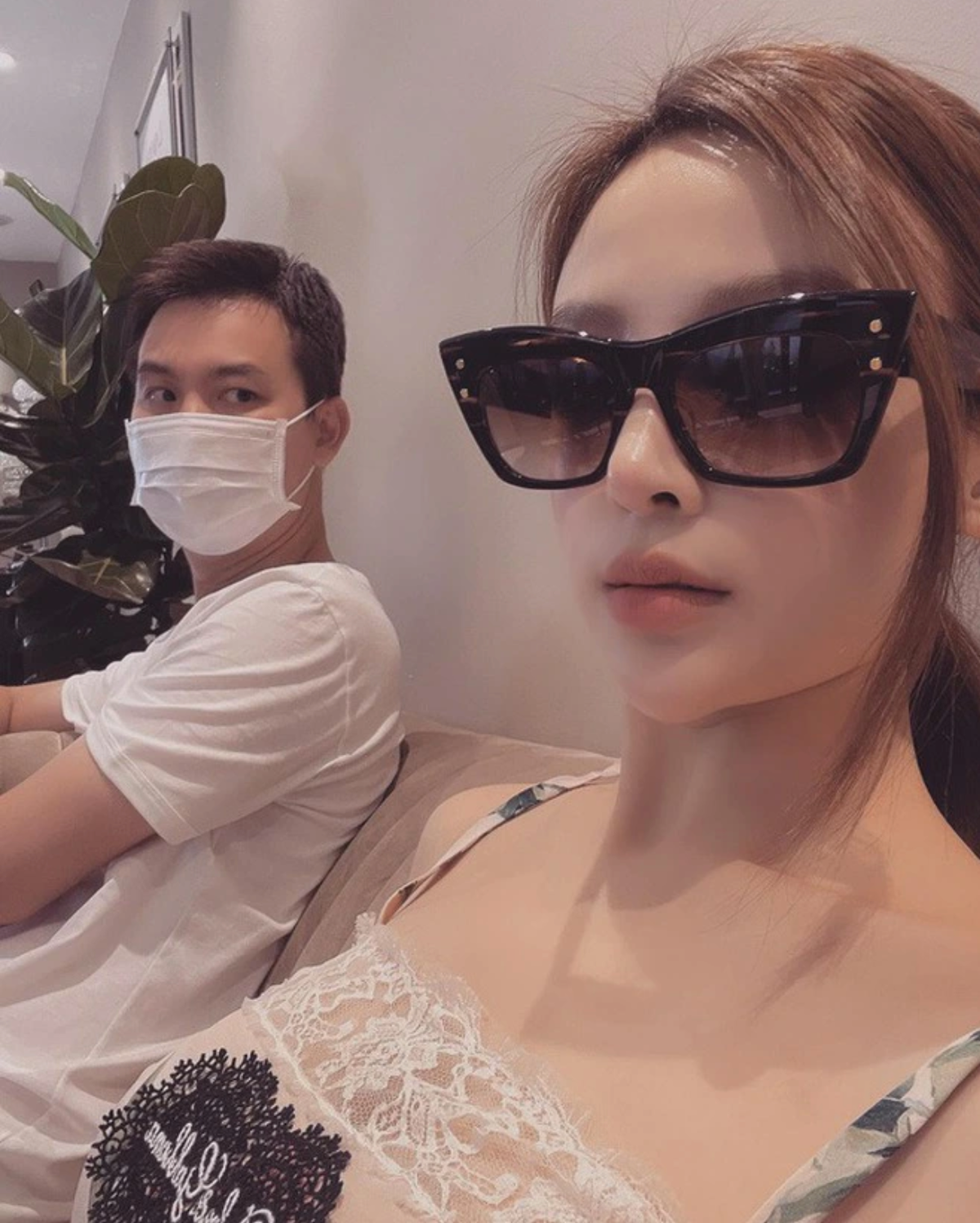 Những món quà hay những chuyến đi chính là bằng chứng danh thép cho sự hạnh phúc của cặp đôi sau nhiều năm làm vợ chồng.