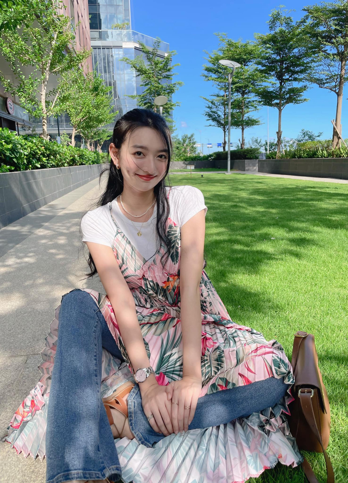 Hot girl Gen Z theo đuổi phong cách đa dạng. Cô nàng đặc biệt yêu sự khoẻ khoắn và thoải mái trong phong cách ăn mặc. Ảnh: FBNV