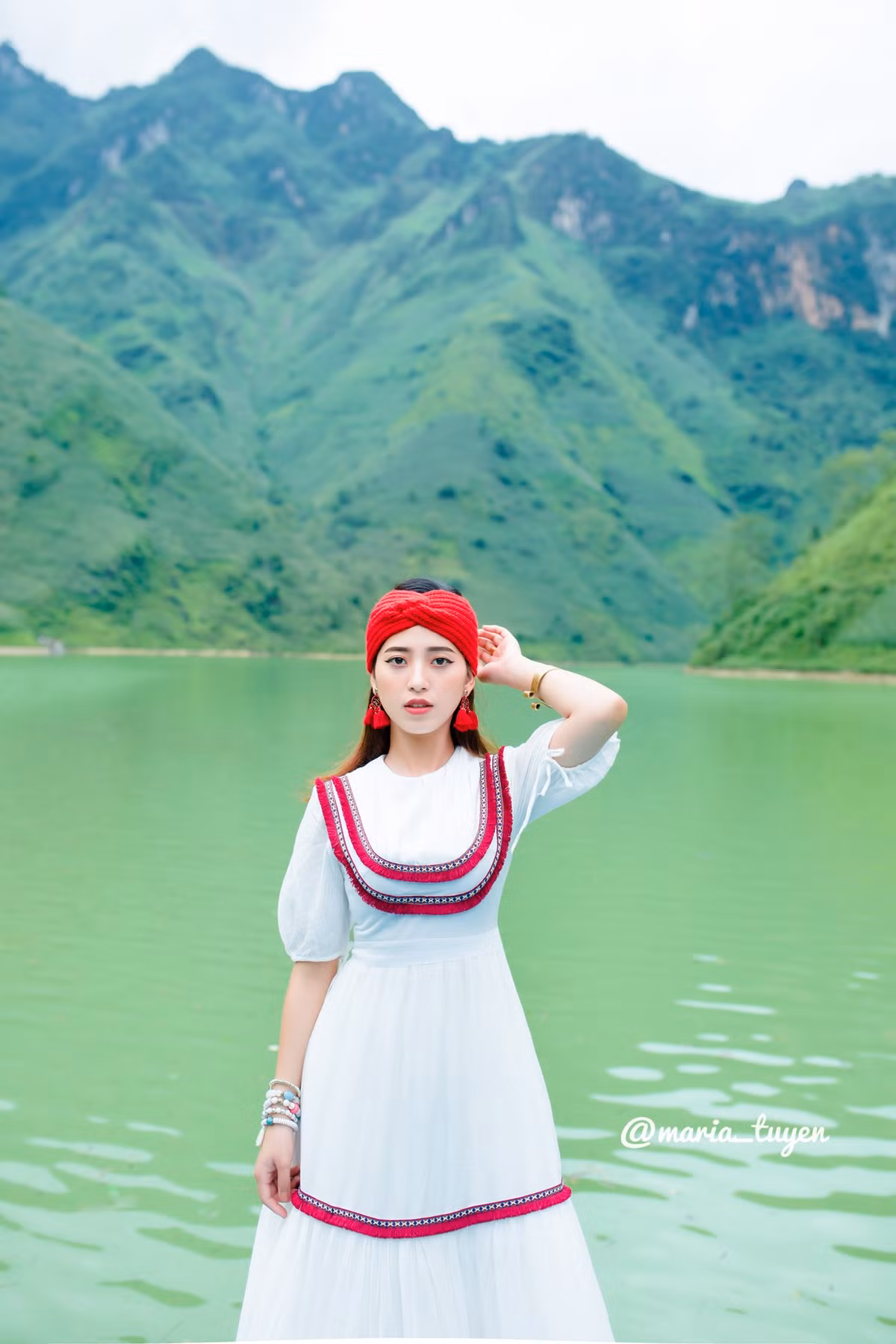 Tìm kiếm những bài review du lịch Hà Giang trên MXH sẽ thấy tàu du lịch trên sông Nho Quế xuất hiện khá nhiều, và hầu hết bạn trẻ nào cũng có một hoặc nhiều bức ảnh check in nơi đây. Ảnh: Maria Tuyền