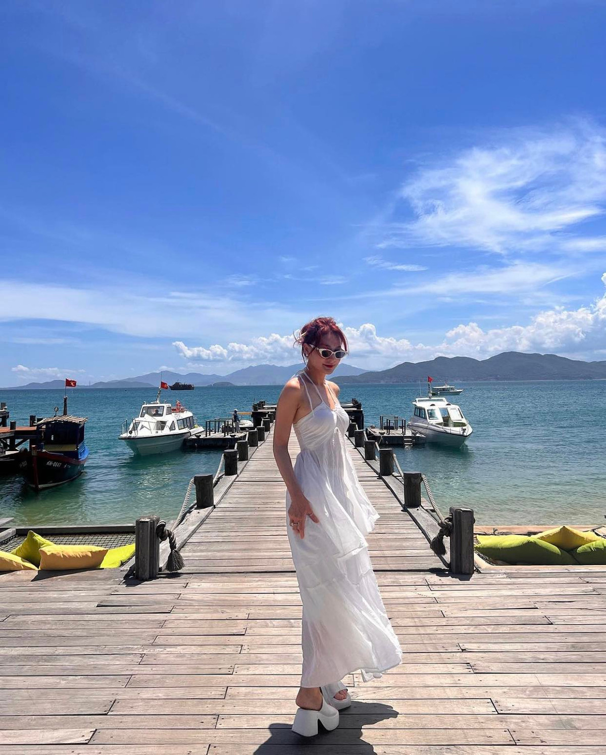 Ngoài ra, cô còn kinh doanh trong lĩnh vực thời trang, làm đẹp.