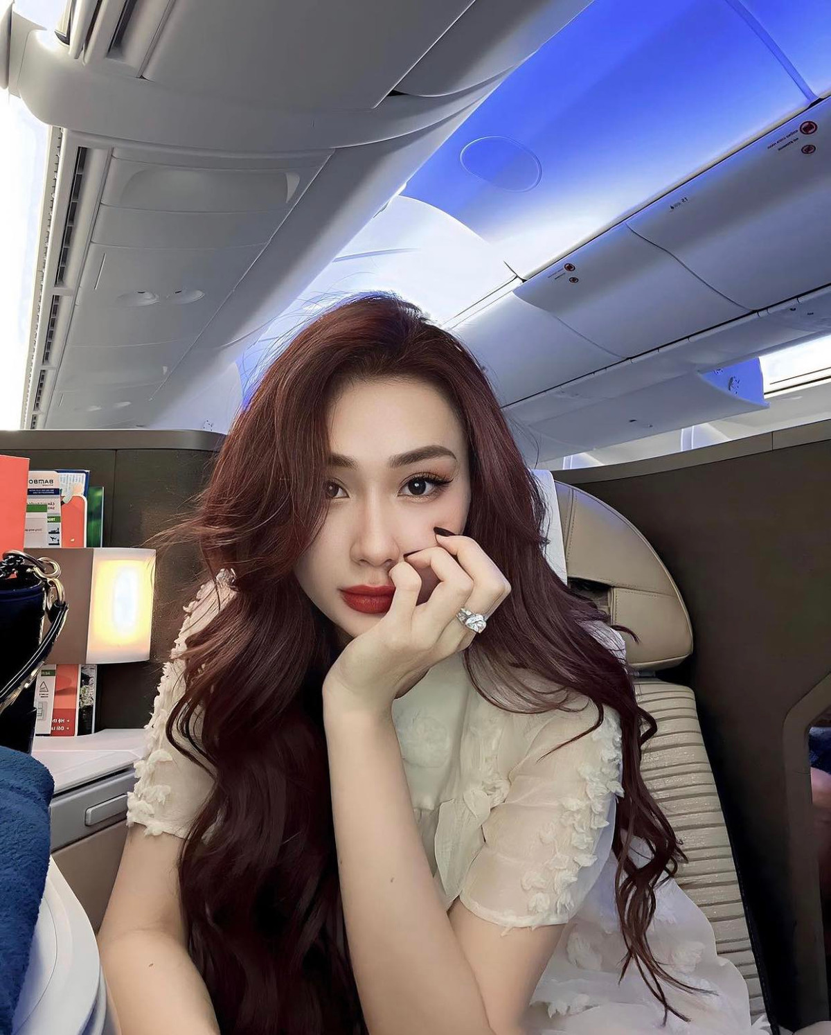 Ngọc Ánh thường xuyên đăng tải những hình ảnh đi du lịch cùng những khoảnh khắc bên bạn bè và người thân trên MXH.