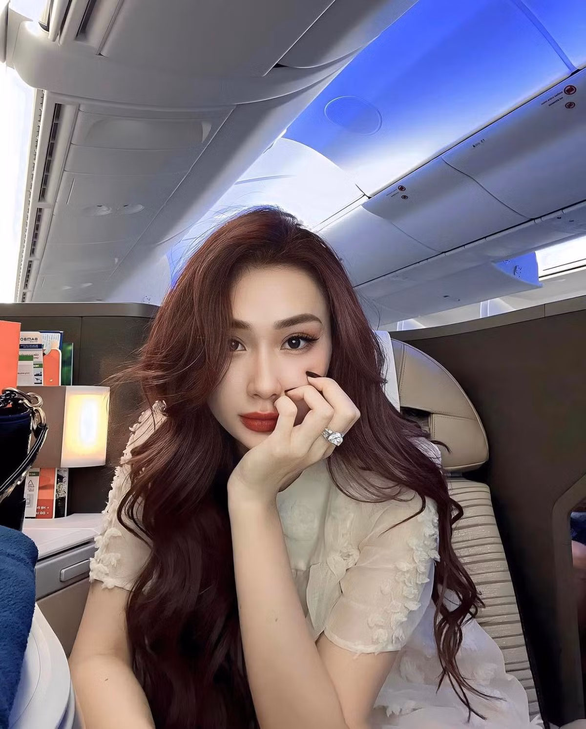 Ngọc Ánh thường xuyên đăng tải những hình ảnh đi du lịch cùng những khoảnh khắc bên bạn bè và người thân trên MXH.