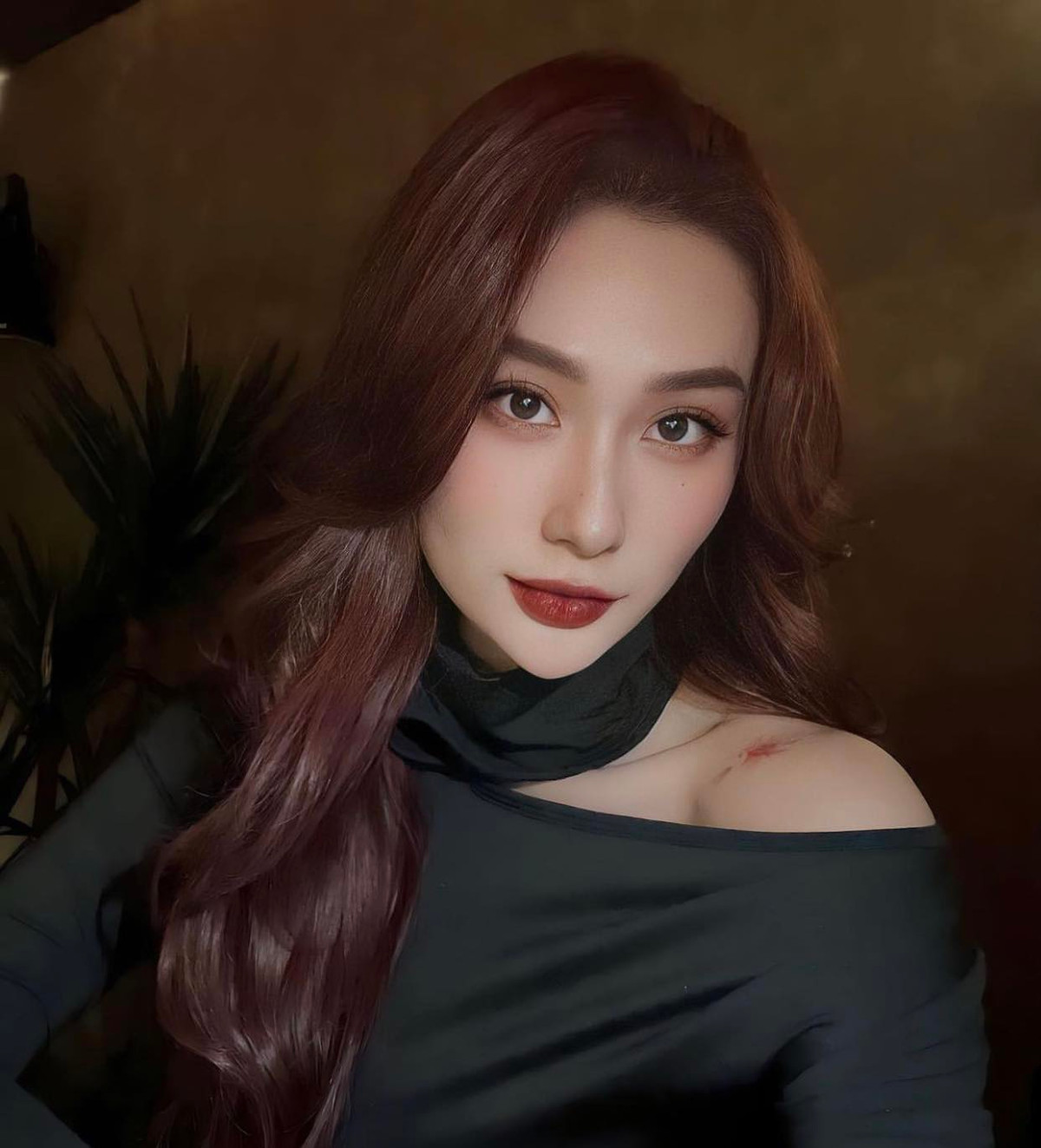 Ngoài những bộ đồ tắm gợi cảm, cô nàng còn chuộng diện loạt váy áo điệu đà, nữ tính.