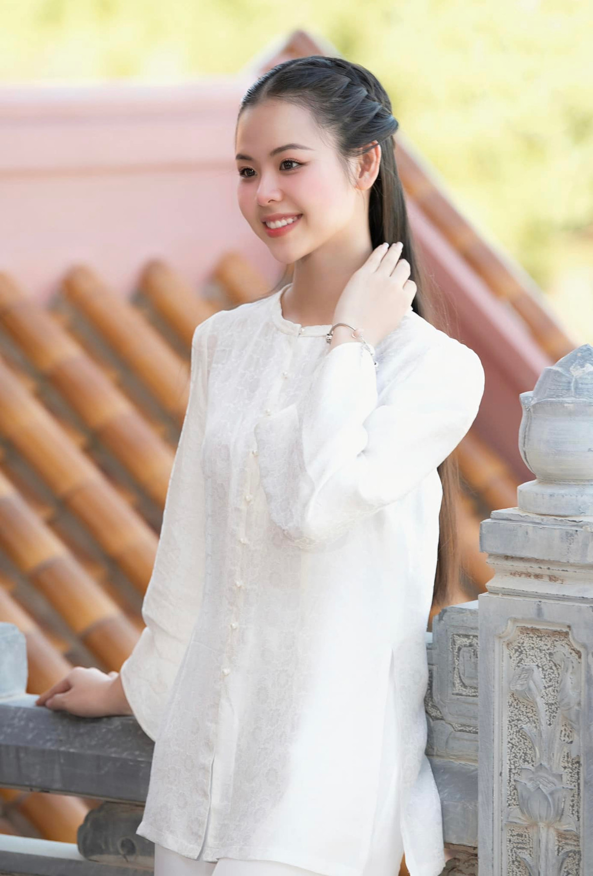 Hoa khôi bóng chuyền Nghệ An gây ấn tượng bởi gương mặt thanh tú, đường nét hài hòa cùng vóc dáng cao ráo.