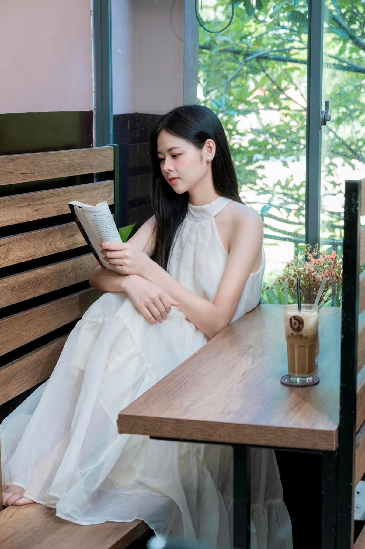 Bên cạnh bóng chuyền, cô còn có niềm đam mê với bộ môn bóng đá.