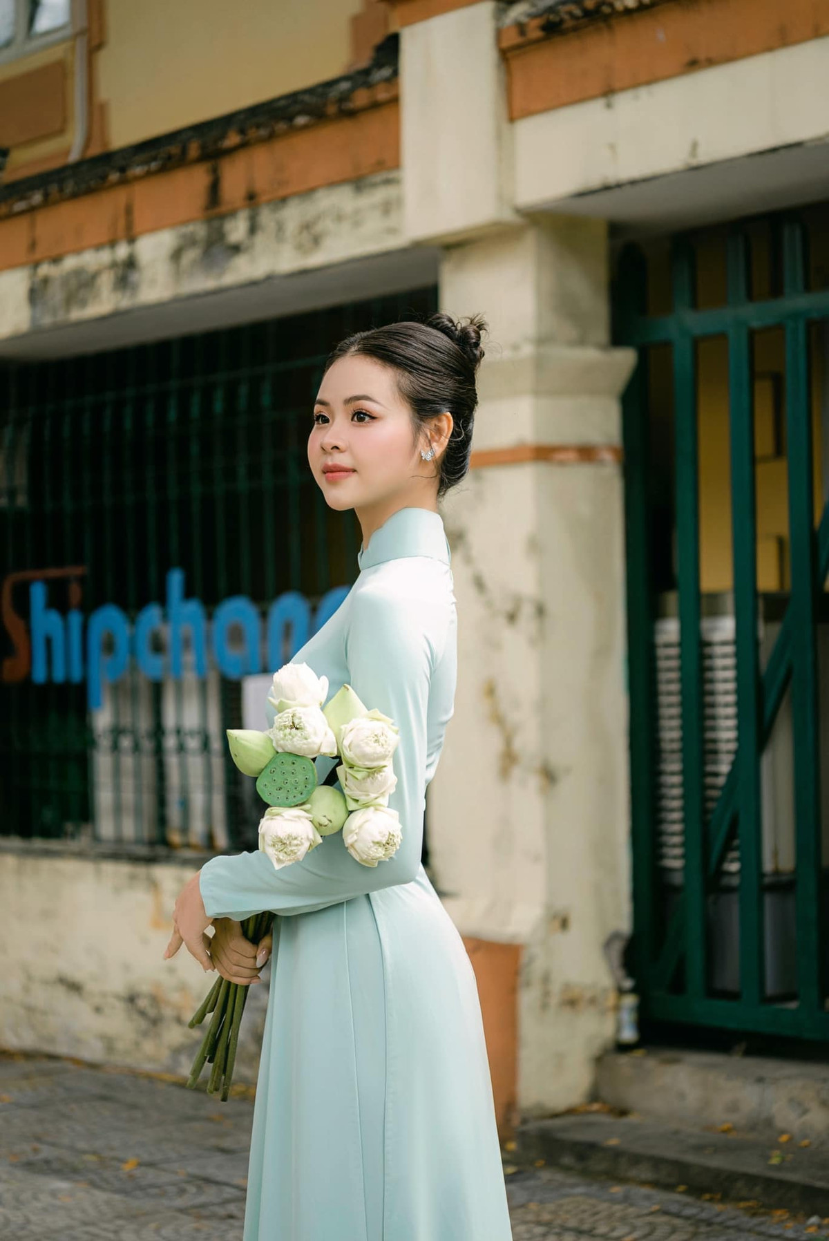 Ngân Hà nhận được nhiều lời mời làm người mẫu trình diễn thời trang sau khi thi nhan sắc.