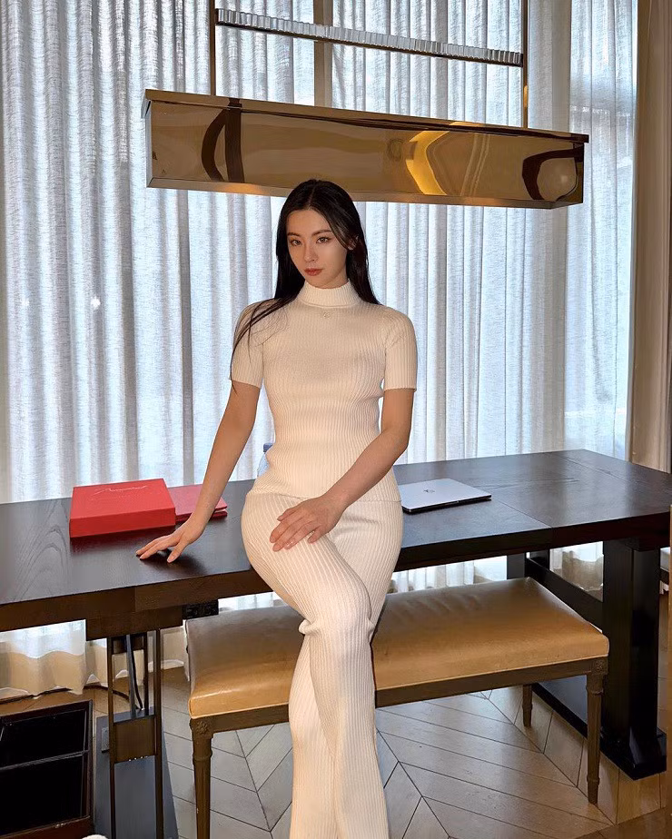 Có thể nói rằng, hot girl Trung Quốc Cici Chan là một phú bà điển hình, vừa giàu có vừa xinh đẹp lại vừa tài năng.