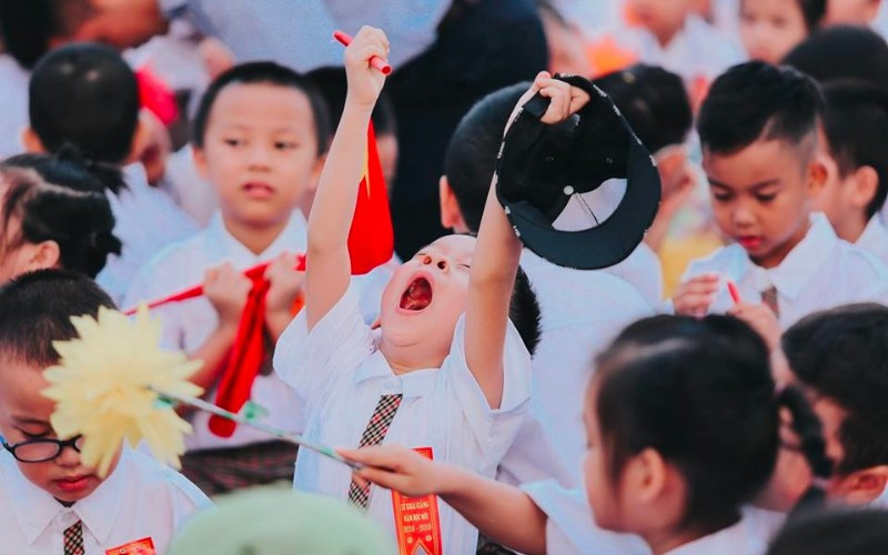"Đặc sản" năm nào cũng có vào ngày khai giảng, ai nhìn thấy cũng phải "cười bò".
