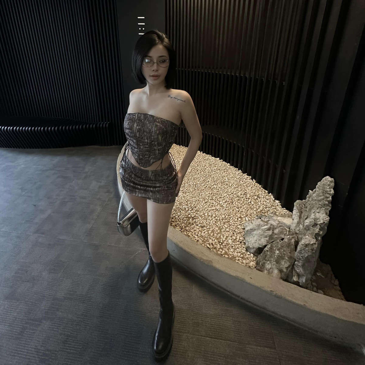 "Nữ thần làng game" thường chia sẻ những hình ảnh diện trang phục trẻ trung.