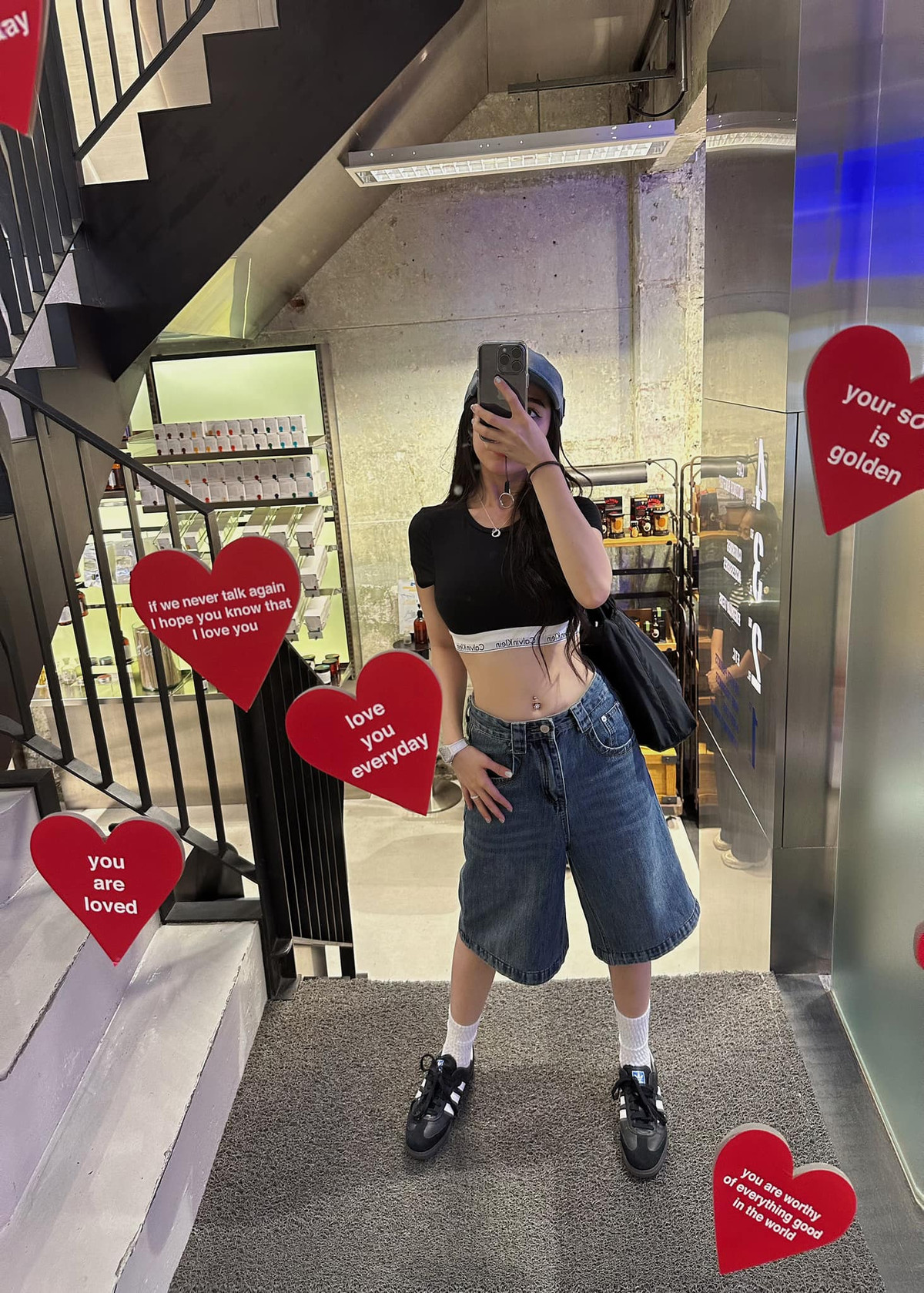 Joyce Phạm thường nhận được nhiều lời khen khi biết lựa chọn những món đồ phù hợp với chiều cao khiêm tốn khoảng 1,50m.