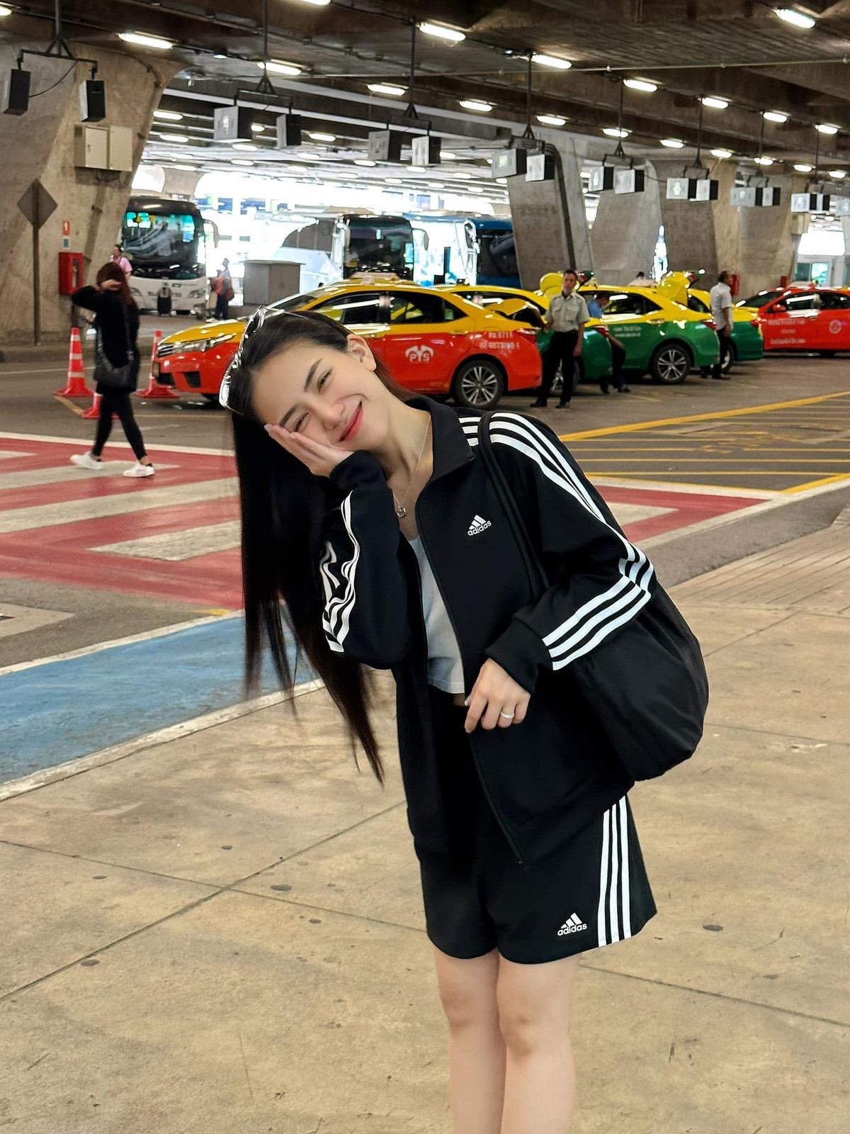 Dù đã trải qua 2 lần sinh nở nhưng vóc dáng săn chắc và vòng eo con kiến của Joyce Phạm vẫn khiến nhiều cô gái ghen tỵ.