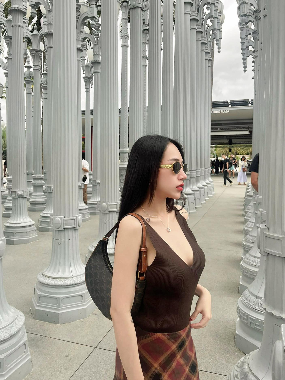 Đặc biệt, bản thân Joyce Phạm cũng không hề che giấu việc mình từng can thiệp dao kéo để nhan sắc ngày càng thăng hạng.