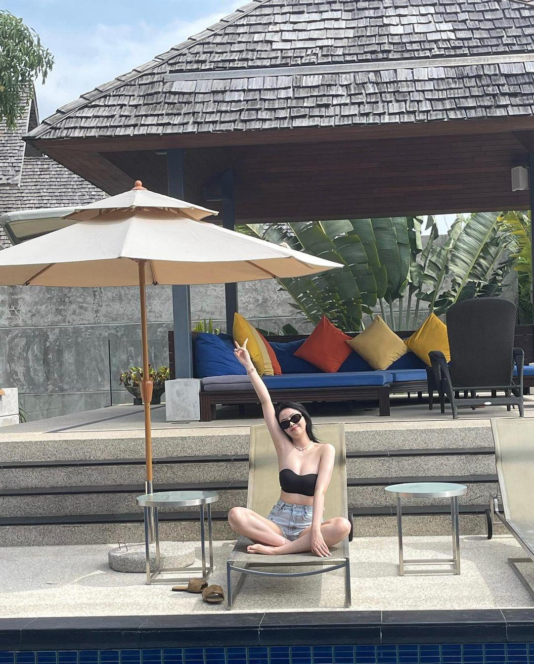 Sau khi tốt nghiệp đại học, cô hiện đang làm đạo diễn.