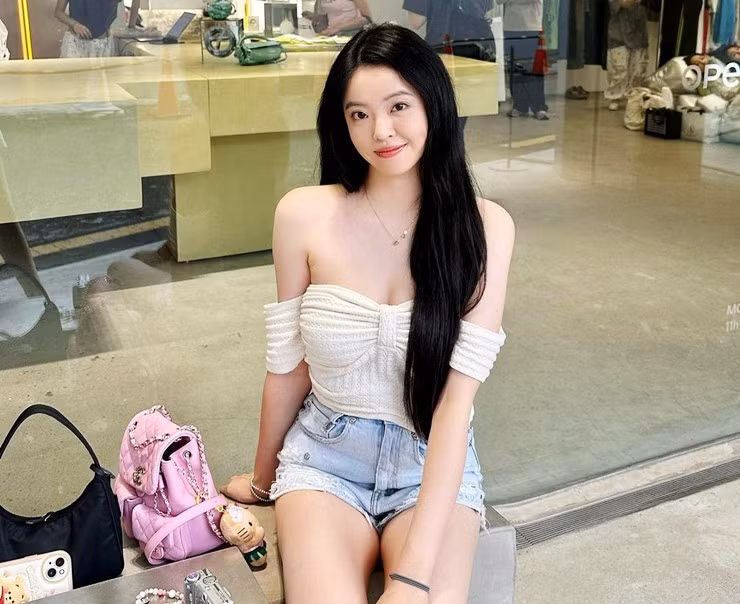 Vương Văn Dã theo đuổi phong cách gợi cảm ở tuổi trưởng thành.