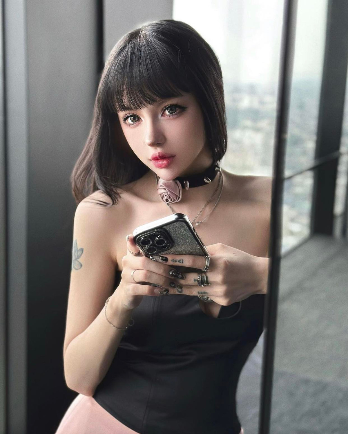 Khác với "rừng" hot girl nổi danh trên mạng, Kina Shen gây ấn tượng bởi cá tính riêng biệt, chẳng giống ai.