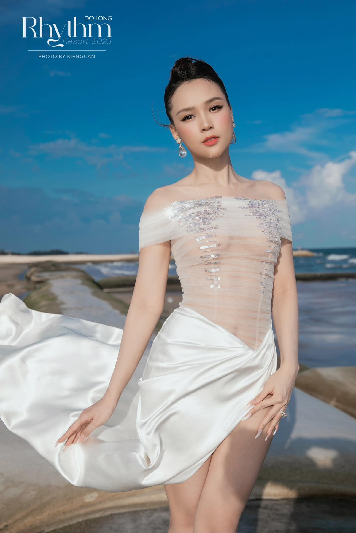 Hiện tại, hot girl Sam không còn hình ảnh đáng yêu, dễ thương thay vào đó cô trưởng thành và gợi cảm hơn.