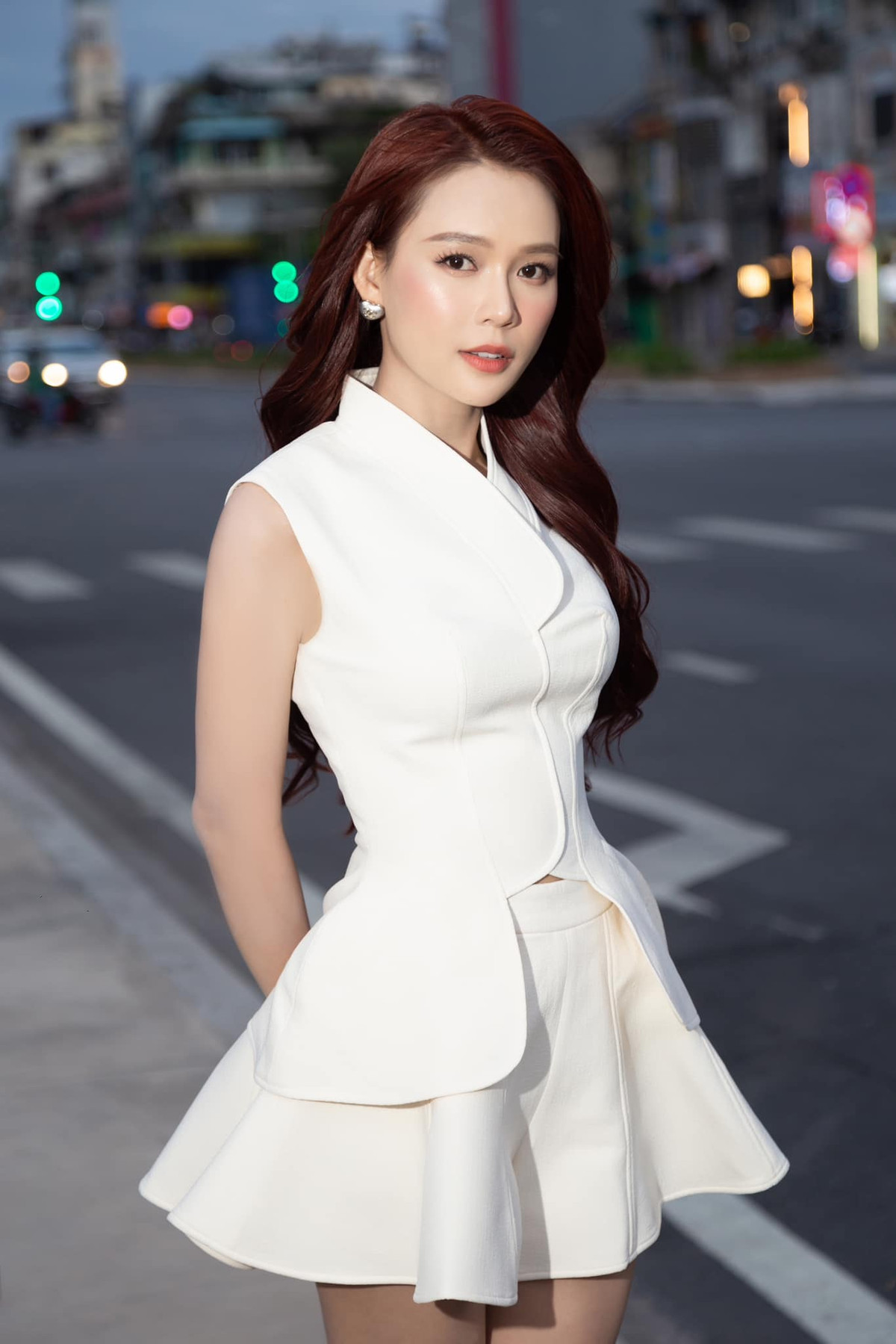 Sam nhận nhiều lời khen "có cánh" cho nhan sắc ngày càng thăng hạng, thậm chí "lão hóa ngược".