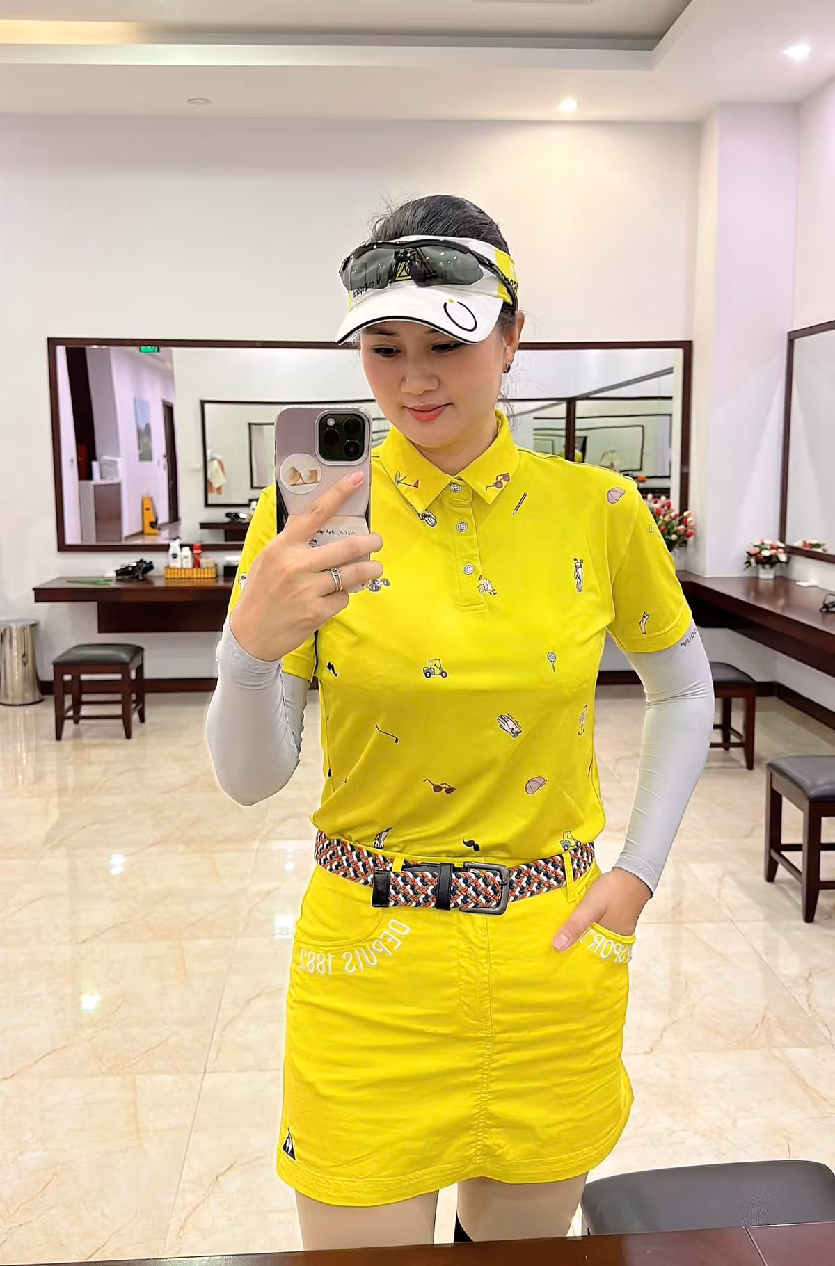 Được biết, Kim Huệ vừa bảo vệ thành công luận văn thạc sĩ Quản trị kinh tế tại trường Đại học kinh tế - Đại học quốc gia Hà Nội.