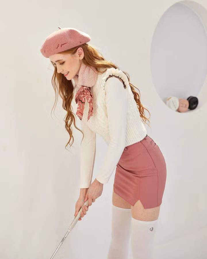 Nữ người mẫu cao 1m74, nặng 50kg và sở hữu số đo 3 vòng lần lượt là 83-59-85(cm).